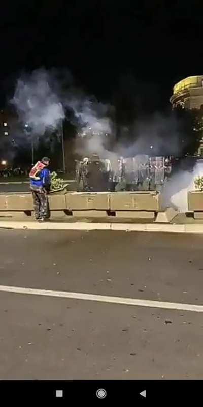 Ko tebe suzavcom, ti njega cvetom.