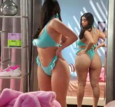 Violet Myers (@waifuviolet)