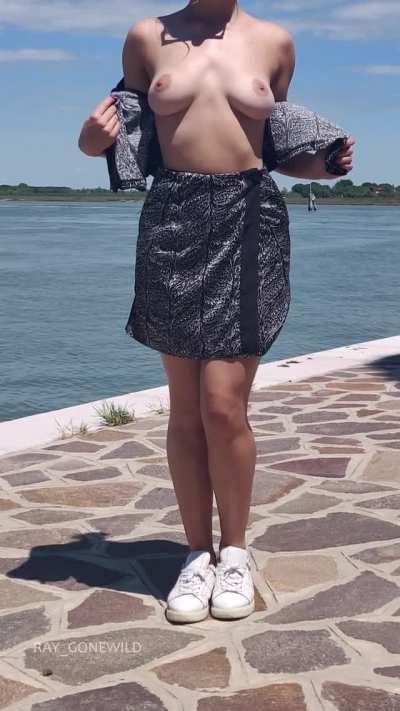 When travelling, always flash [GIF]