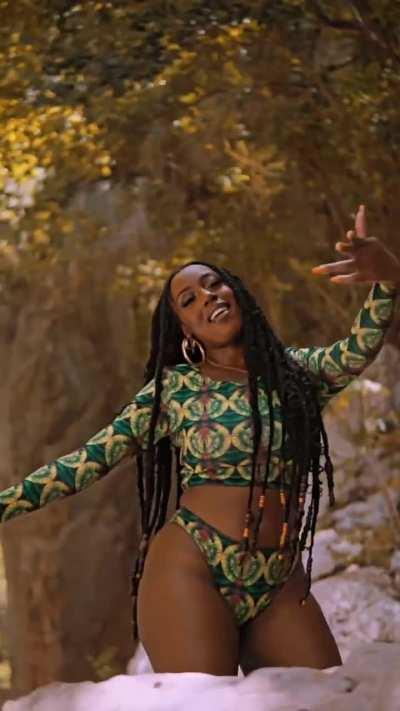 Bad Gyal on a bad chune (💃🏾🎶: Organic by @yeza_music)