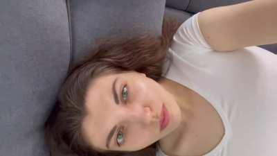 I first decided to shoot my orgasm on a selfie