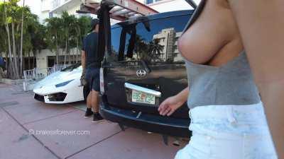 Now THAT's some good sideboob