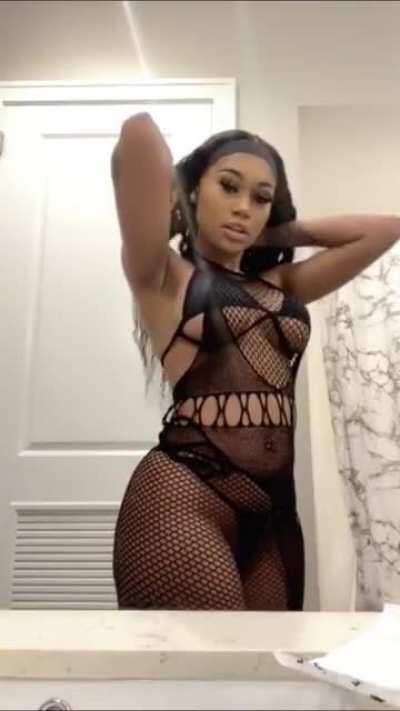 She got that 😻out