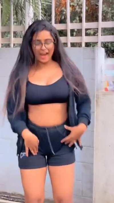 Suhana Khan shaking it