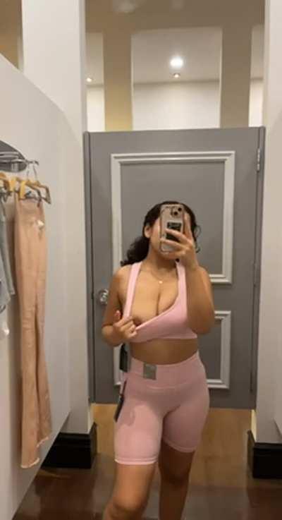 Fitting room fuck anyone ?