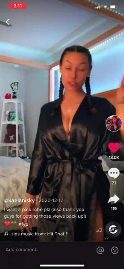 @kaelanisky - her sexy ass in that robe!