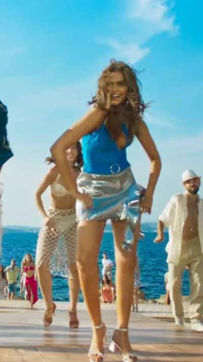 Deepika Padukone's bouncing titties