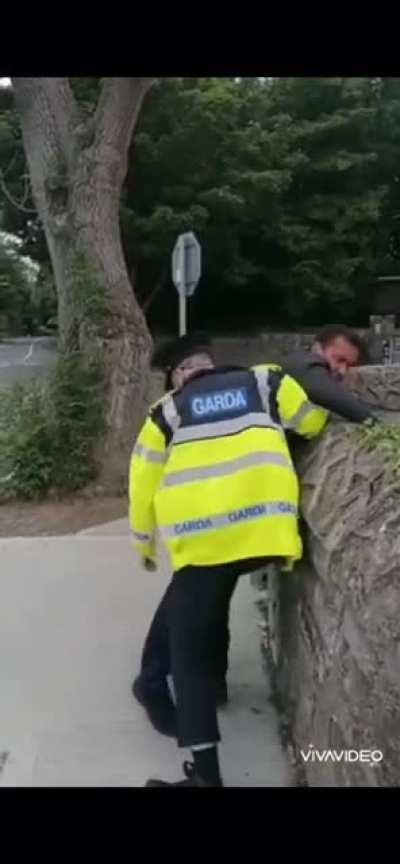 Dunno if this has been posted here before but I was scrolling on YouTube and found this hilarious attempt of an arrest. Not sure on the context.