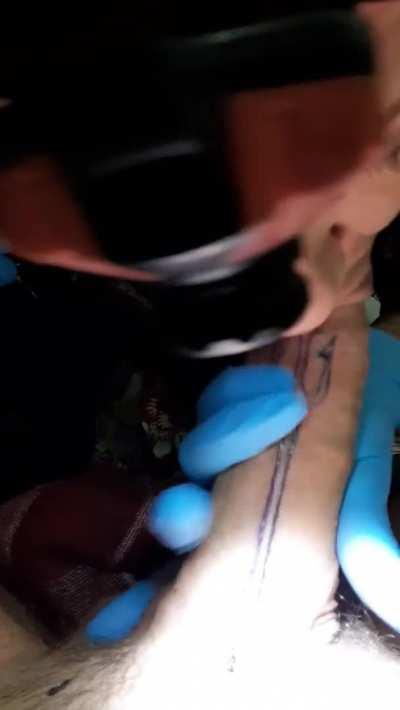She sucked of a client while tattooing him