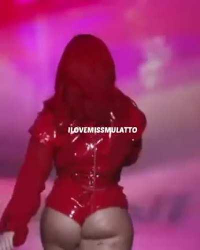 Meaty cheeks 😍👅