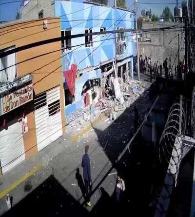 A pizzeria blew up in suburban Mexico City - 11/27/2020