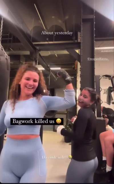 @nourandfatma kijk die dikke kont😍😍