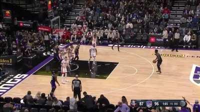 [Highlight] Terence Davis shimmys his shoulders then misses the wide open three