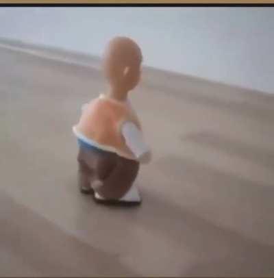 baldson kidnaps the honeygirl and licks her feet be like