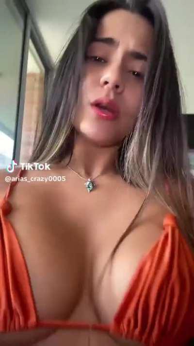 Aria is a golden gal