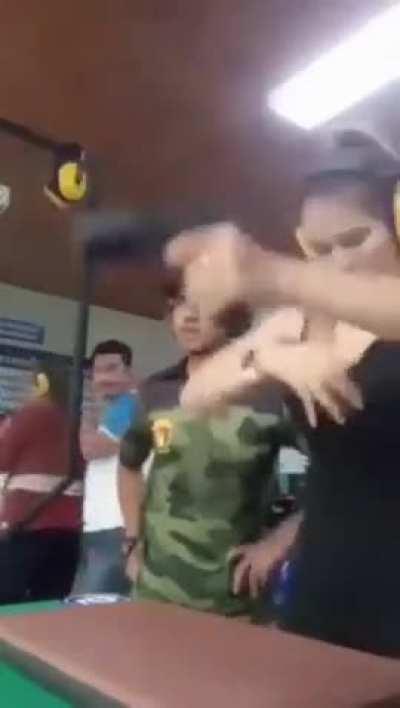 Тот случай, когда слова гильза и декольте встречаются в одном предложении