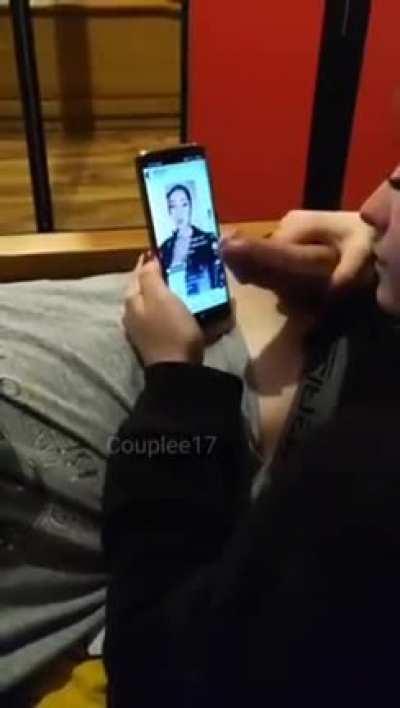 How sluts scroll social media