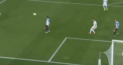 I still can't get over this assist by Eden Hazard for Big D Benz in the match against Alaves.If hazrad keeps playing this type of creative role and does not get injured,i think we are in for a treat this season.