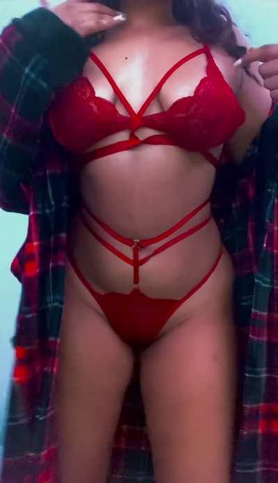 This is how I wait for my man to get back home from work 😋