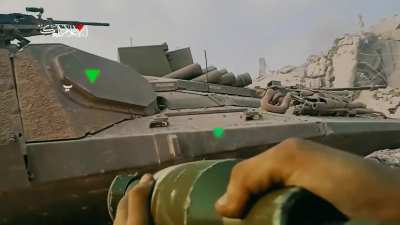 🔻A Hamas fighter runs up to a Merkava tank, plants an explosive, and escapes before it blows the tank up. (I edited the video just a bit)