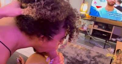 Netflix and chill, wich turns into a sloppy blowjob 