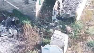 RU POV: Two Ukrainians were executed after their comrade trying to grab a rifle from Russian soldier in Toretsk direction.