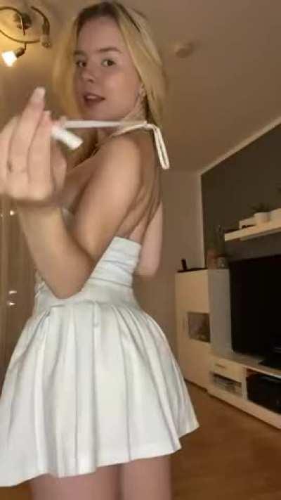 are u into 18 y/o college girls