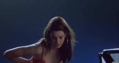 This Anne Hathaway scene will never get old