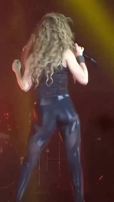 About to blow a huge number of ropes to Shakira's jiggly booty