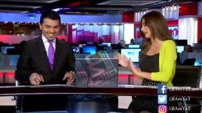 ‏لما تلمحي للـCrush بس هو حمار