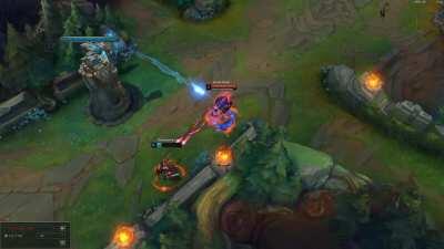 Gold Kha'Zix makes an insane lvl 3 play