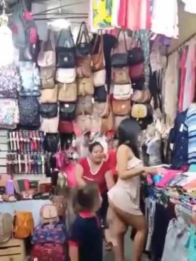 Cover up that culo, hermana!!!