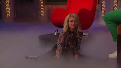Kelly Ripa Doing The Splits