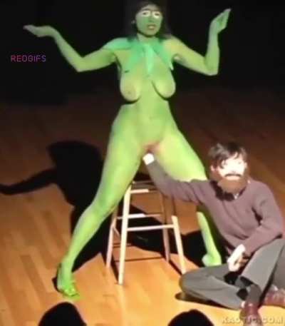 I don’t even know what I just saw… but she has a great body 