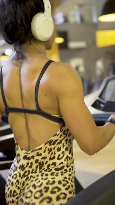 I look happy, but I hate doing cardio... Fabiana Barroso