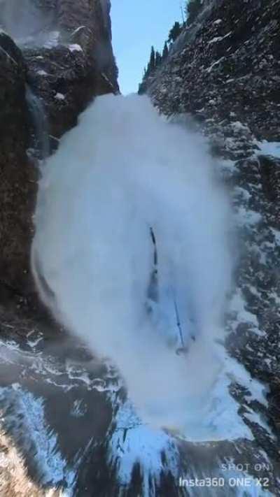 Free solo climber Leland Nisky was 400 feet up The Ribbon in Colorado when an avalanche struck. [link to story in comments]