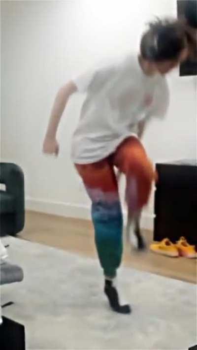 THIS SONG WAS THE BEST WITH THIS DANCE IDK