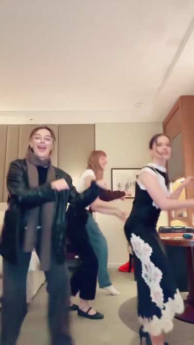 Cailee with her hair & makeup crew