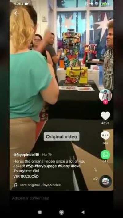 Dona de restaurante que o Romero Britto humilhou se revolta e vai na loja dele quebrar uma obra