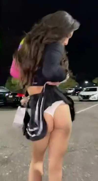 Cheerleader giving a preview 😋