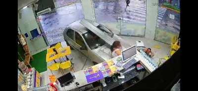 Drunk driver crashes into a restaurant 