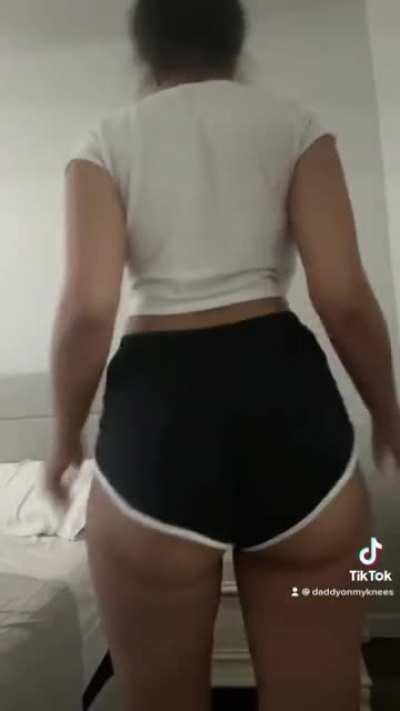 it’s a little cold… (daddyonmyknees)