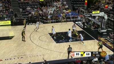 [Highlight] Holmgren with another two-handed block he has 4 in 25 minutes!