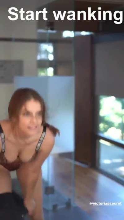 Barbara Palvin be like 