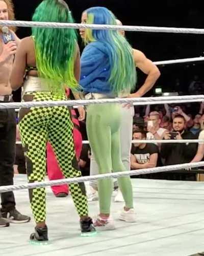 Sasha Banks and Naomi 🍑