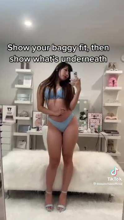 Thick Korean reveals her curves