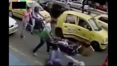 Ouch! Dude gets conked with a helmet for no reason~ 🤦‍♂️