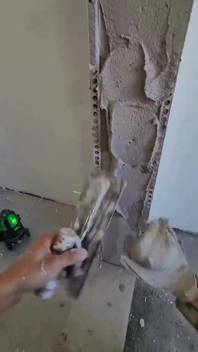 smooth and seamless spreading of wall putty