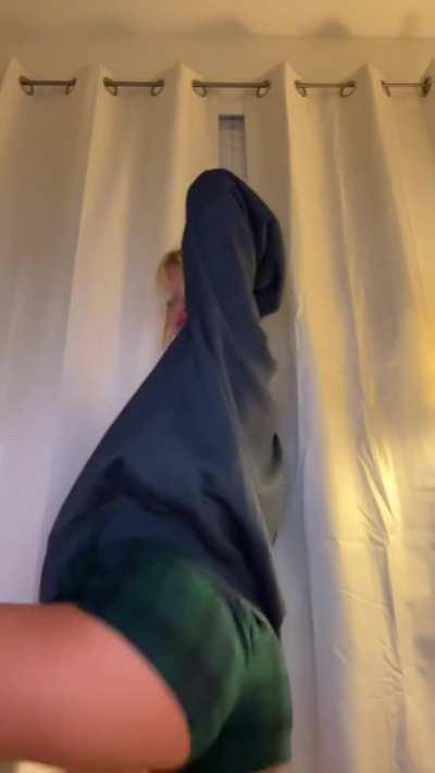 Shaking that fat ass🥵