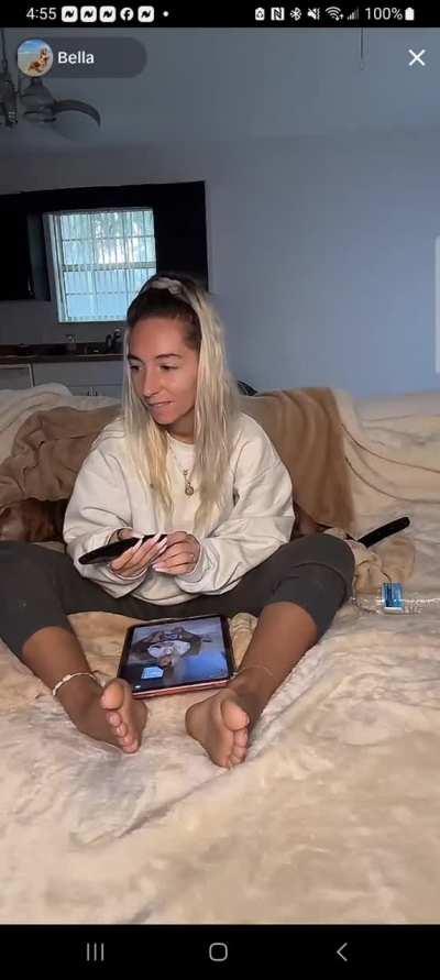 @queenxbellaa live now (12-17-2023)